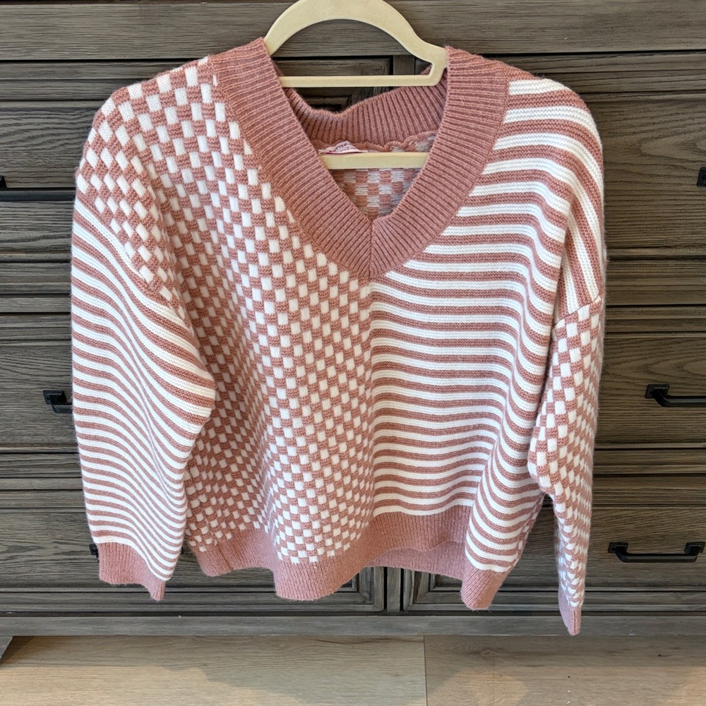 Women's V-Neck Sweater in Pink and Cream